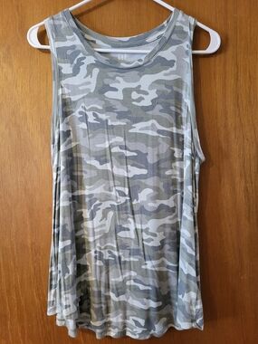 GAP Sleeveless Camo Tank Top - Gray & Olive Camo